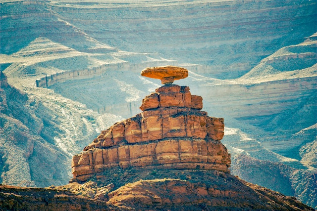 Read more about the article Mexican Hat, Utah | A Journey To The Stone Sombrero